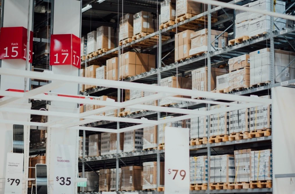 image of a warehouse - two step dropshipping featured image
